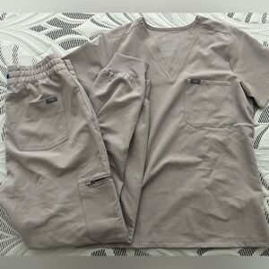 Figs Slate Gray Scrub Set